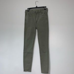 American Eagle army green jeans. Size: 6